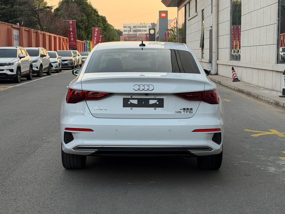 Audi A3 2023 — фото автомобиля