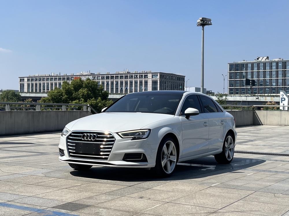 Audi A3 2017 — фото автомобиля 1