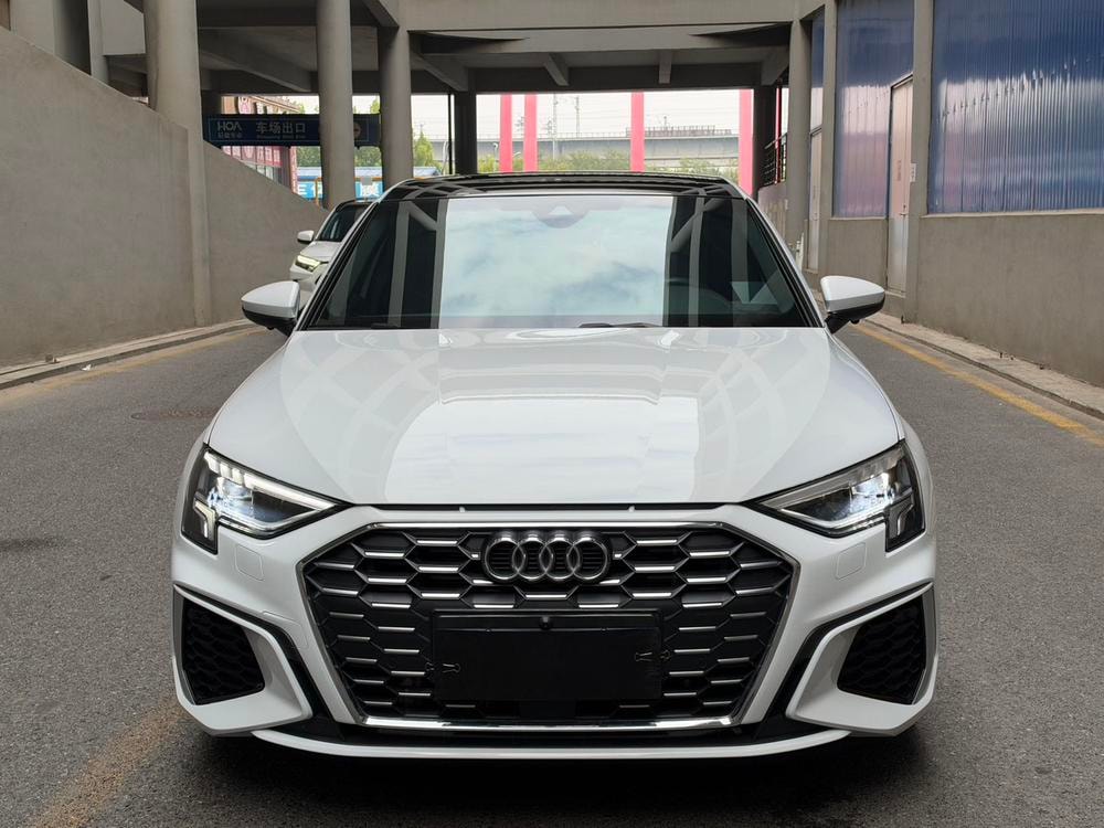 Audi A3 2023 — фото автомобиля 1
