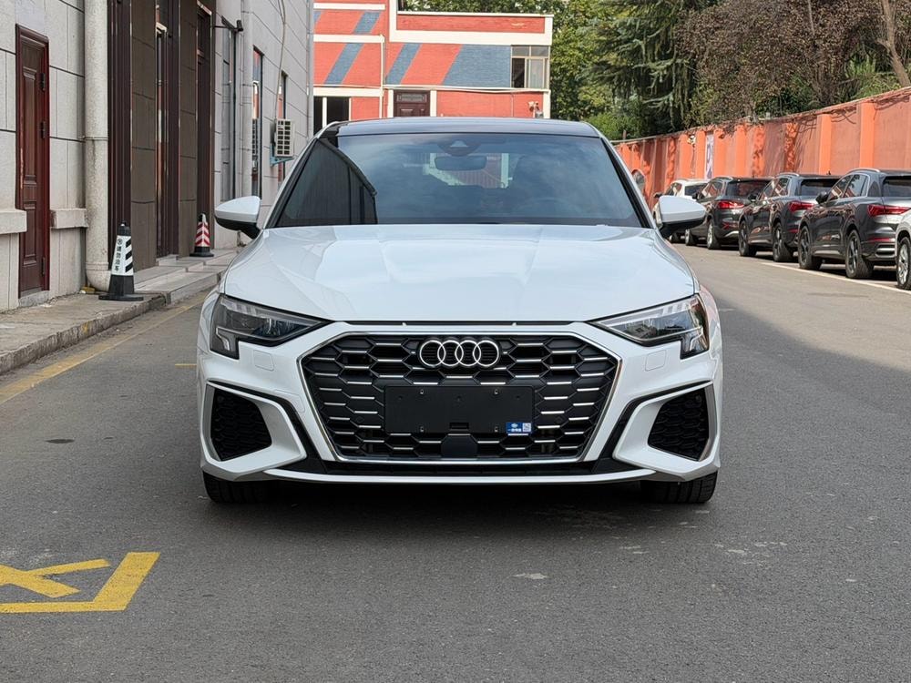 Audi A3 2022 — фото автомобиля