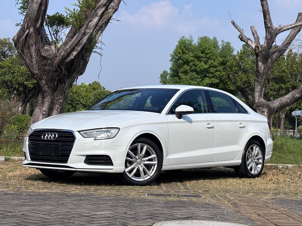 Audi A3 2017 — фото автомобиля