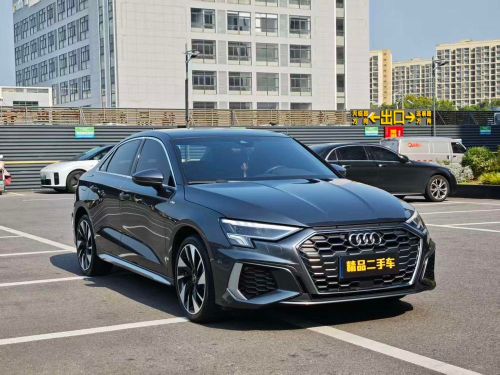 Audi A3 2024 — фото автомобиля