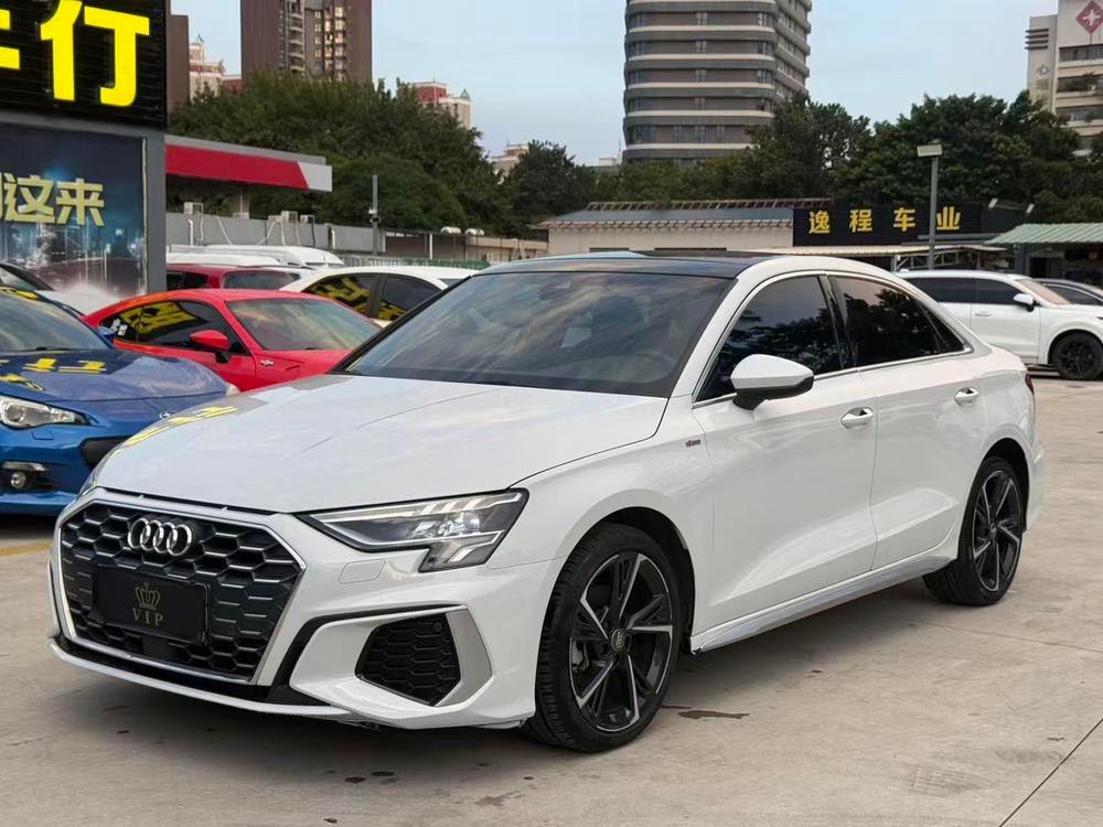 Audi A3 2022 — фото автомобиля