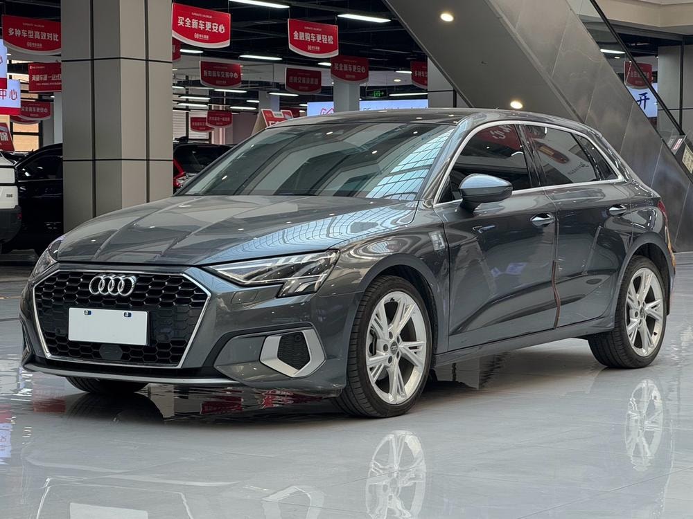 Audi A3 2021 — фото автомобиля
