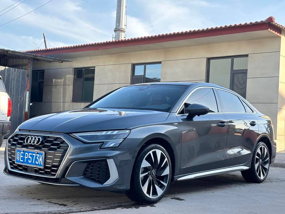 Audi A3 2023 — фото автомобиля
