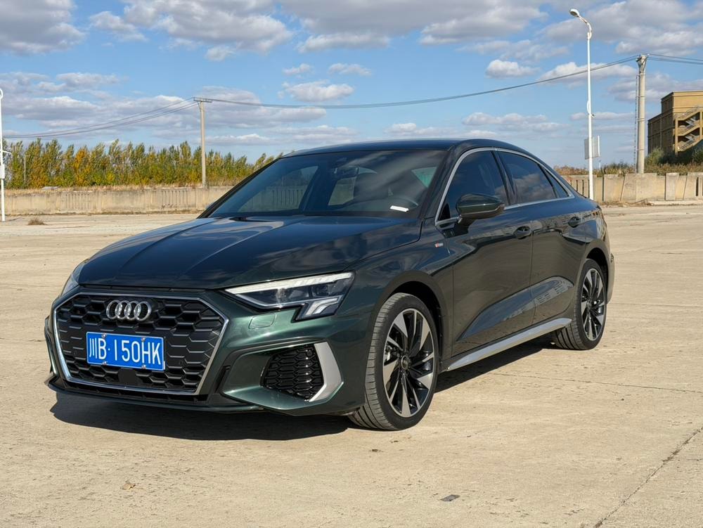 Audi A3 2023 — фото автомобиля