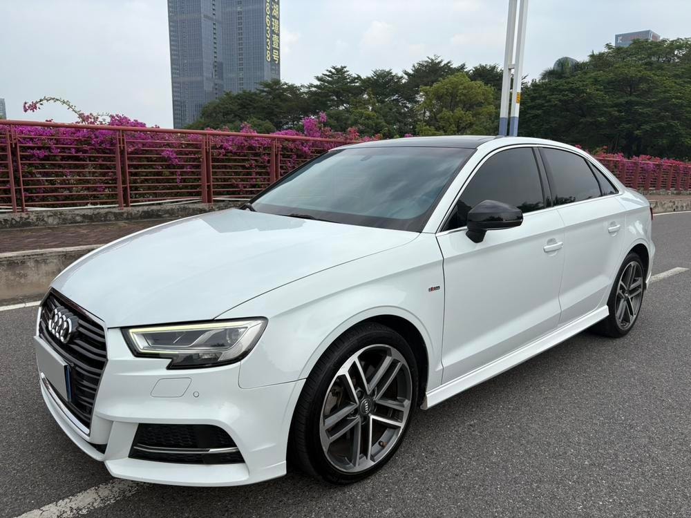 Audi A3 2017 — фото автомобиля