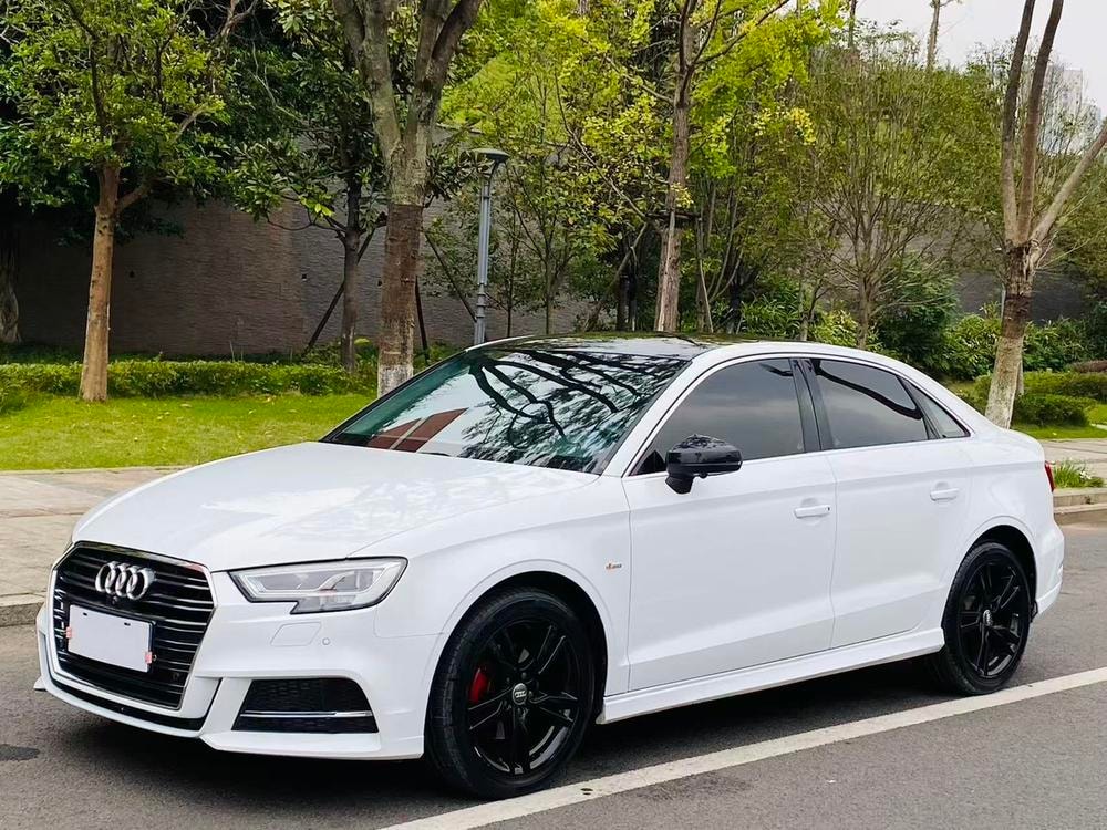 Audi A3 2019 — фото автомобиля