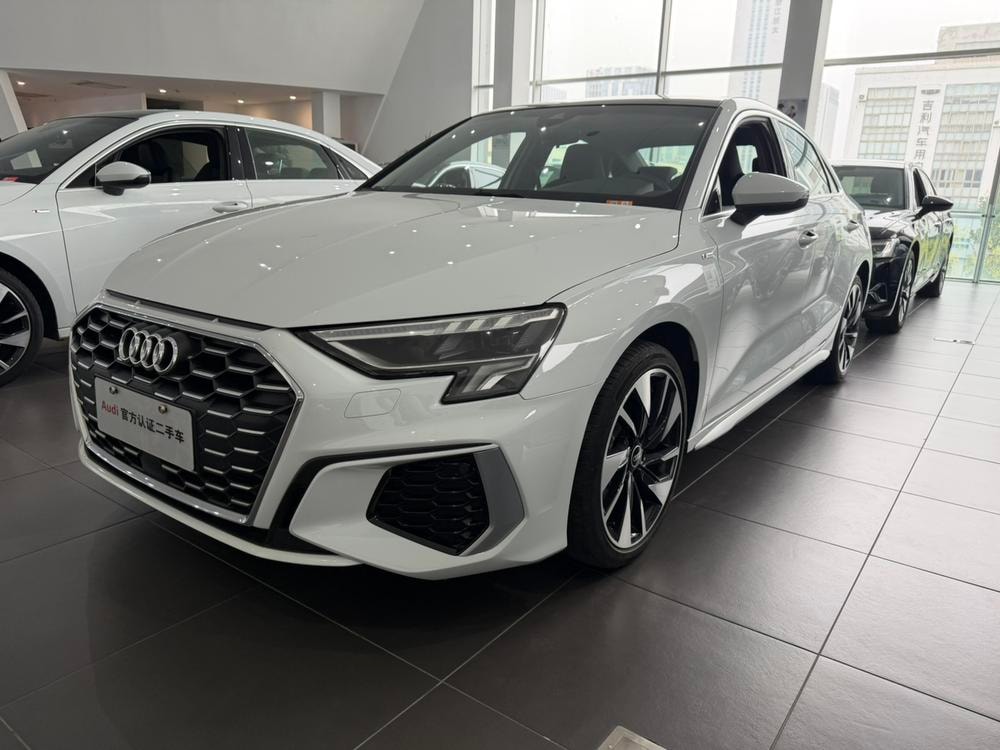 Audi A3 2023 — фото автомобиля 1