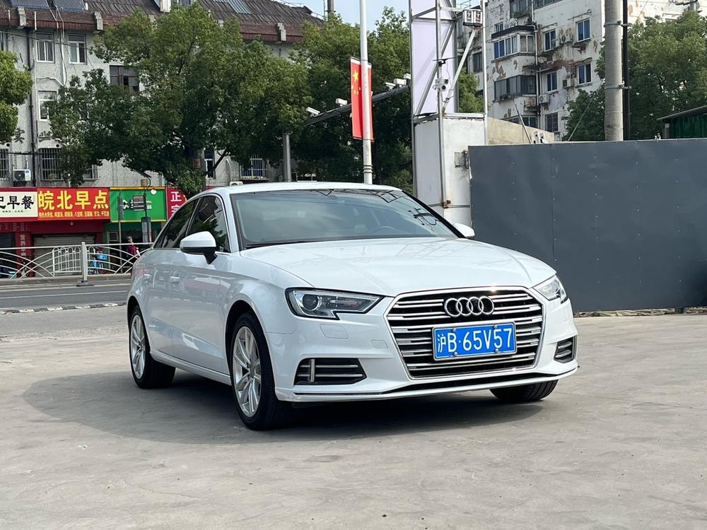 Audi A3 2018 — фото автомобиля