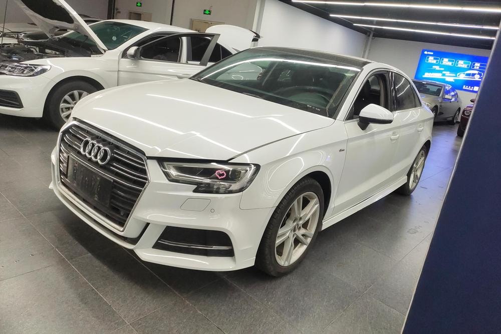 Audi A3 2019 — фото автомобиля