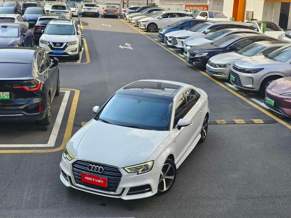 Audi A3 2017 — фото автомобиля