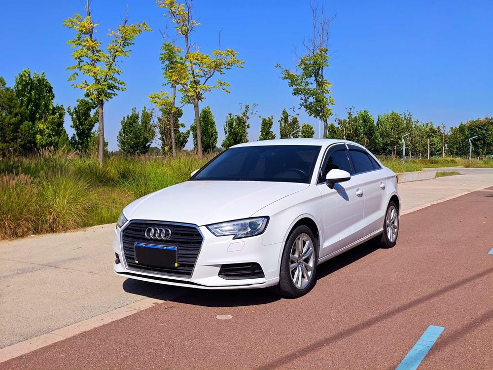 Audi A3 2017 — фото автомобиля