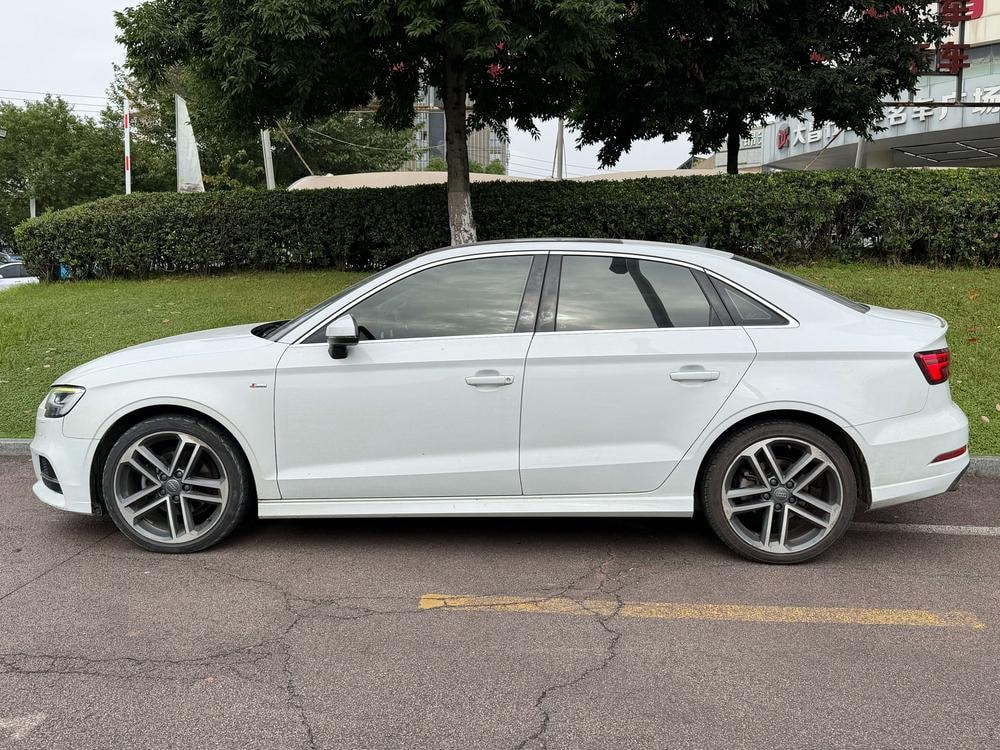 Audi A3 2019 — фото автомобиля