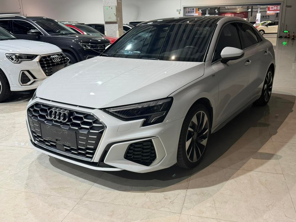 Audi A3 2023 — фото автомобиля