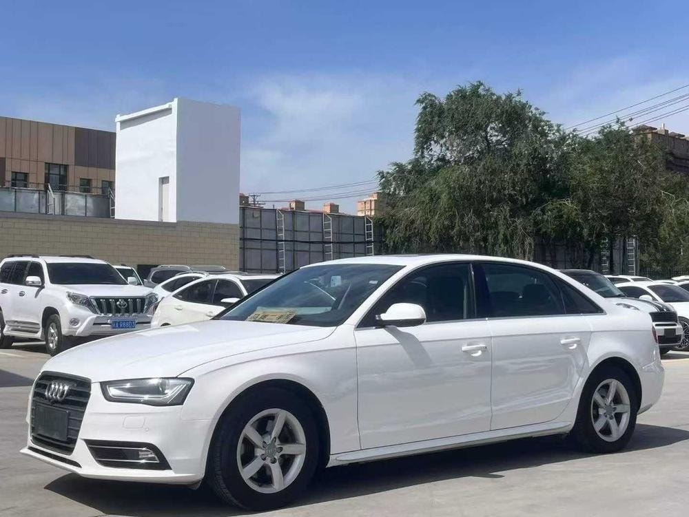 Audi A4L 2015 — фото автомобиля 1