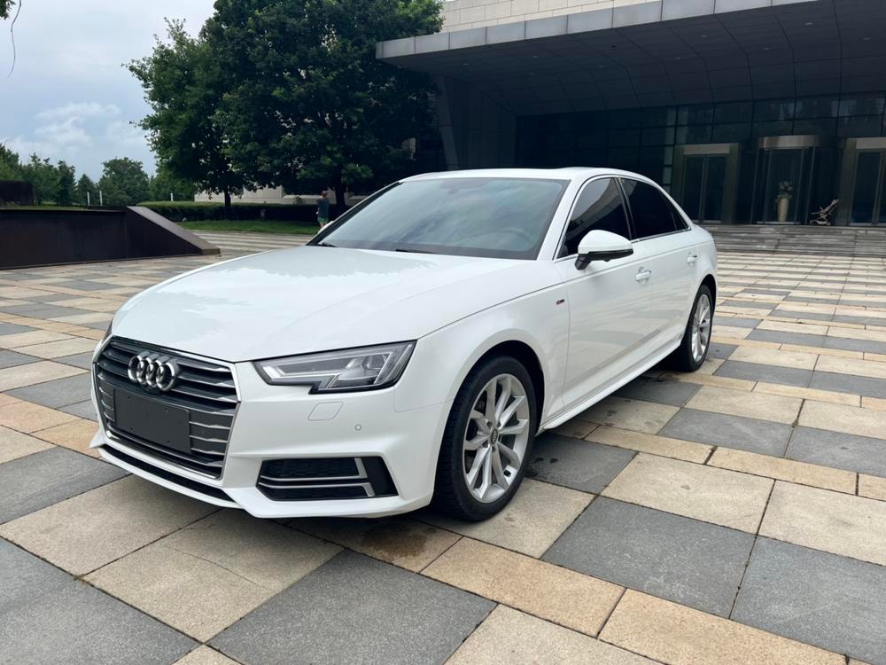 Audi A4L 2018 — фото автомобиля 1