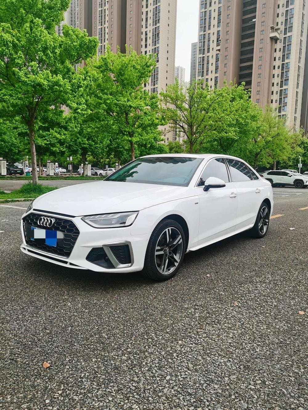 Audi A4L 2022 — фото автомобиля