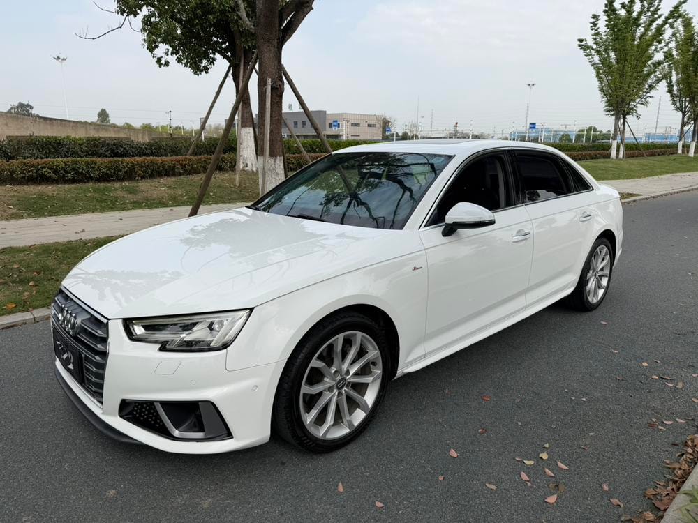 Audi A4L 2018 — фото автомобиля 1