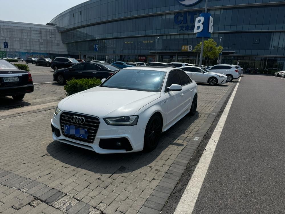 Audi A4L 2015 — фото автомобиля