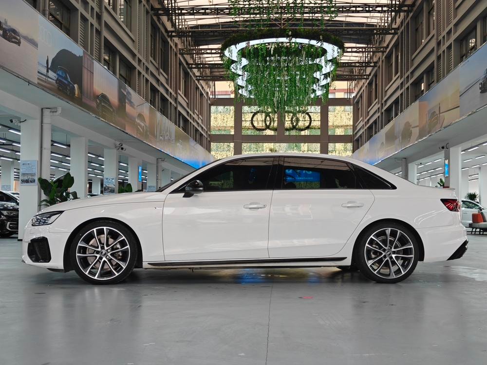 Audi A4L 2023 — фото автомобиля 1