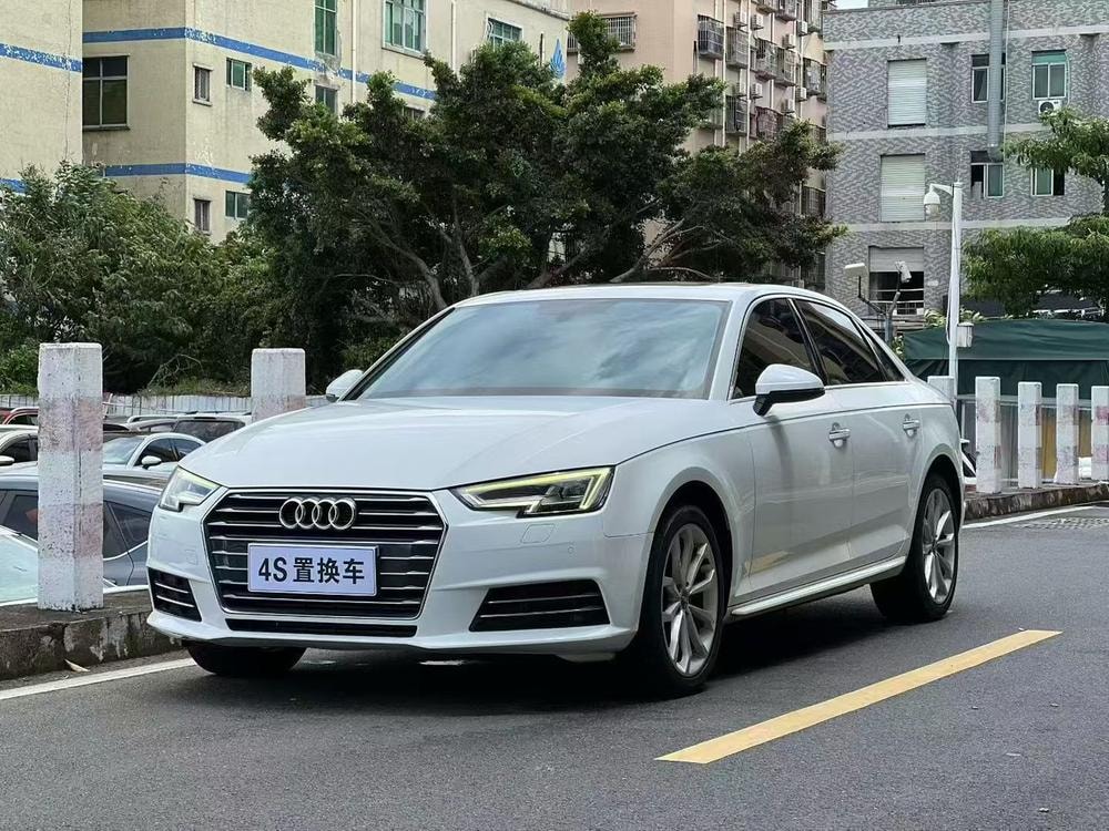 Audi A4L 2018 — фото автомобиля 1