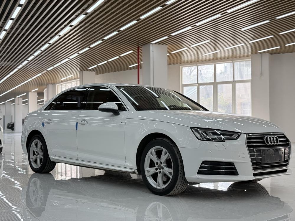 Audi A4L 2017 — фото автомобиля 1