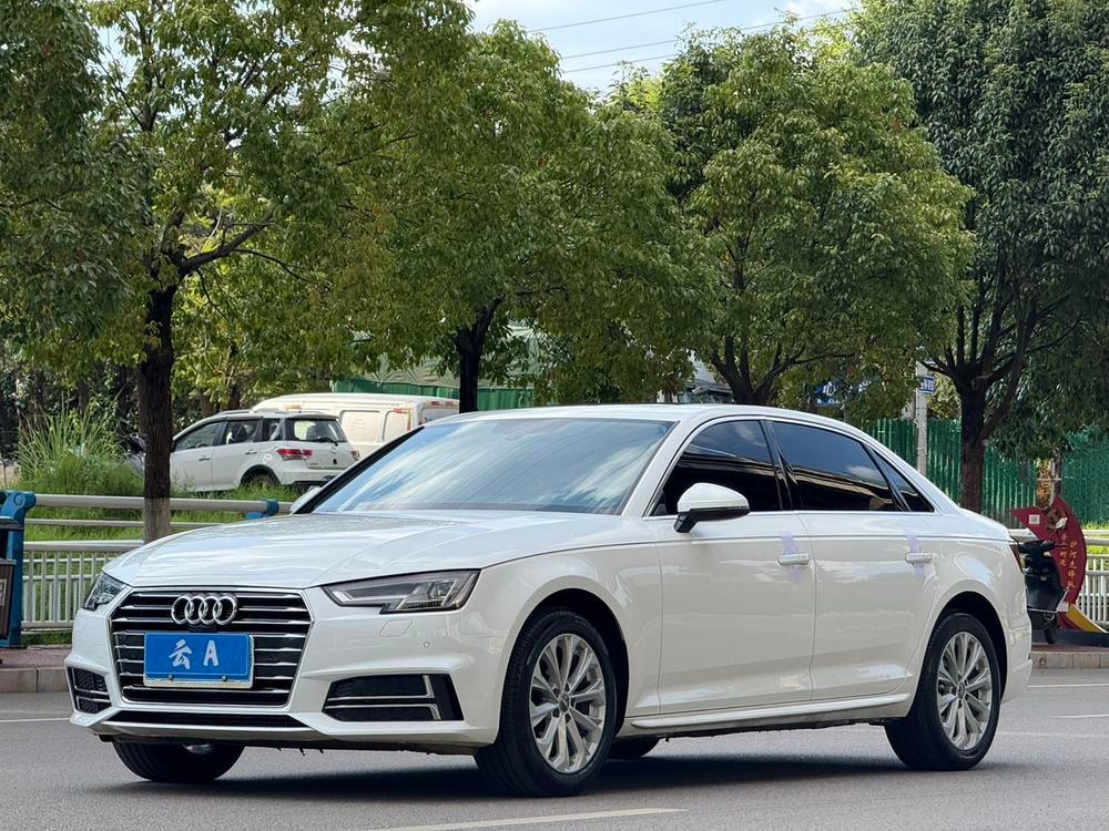Audi A4L 2019 — фото автомобиля 1