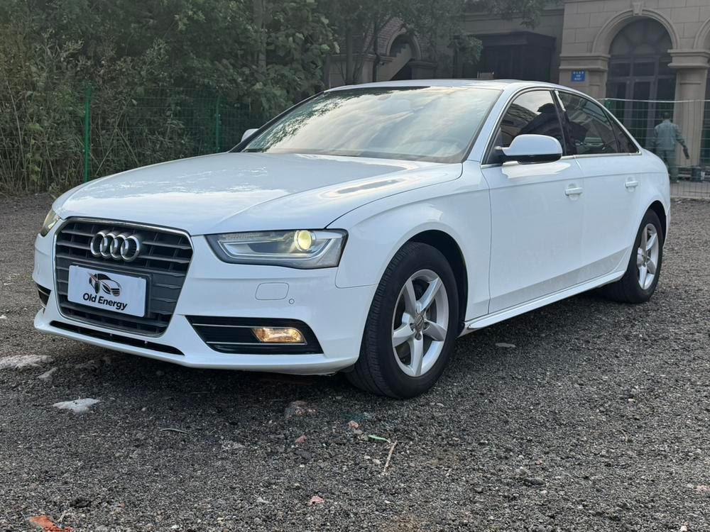 Audi A4L 2015 — фото автомобиля