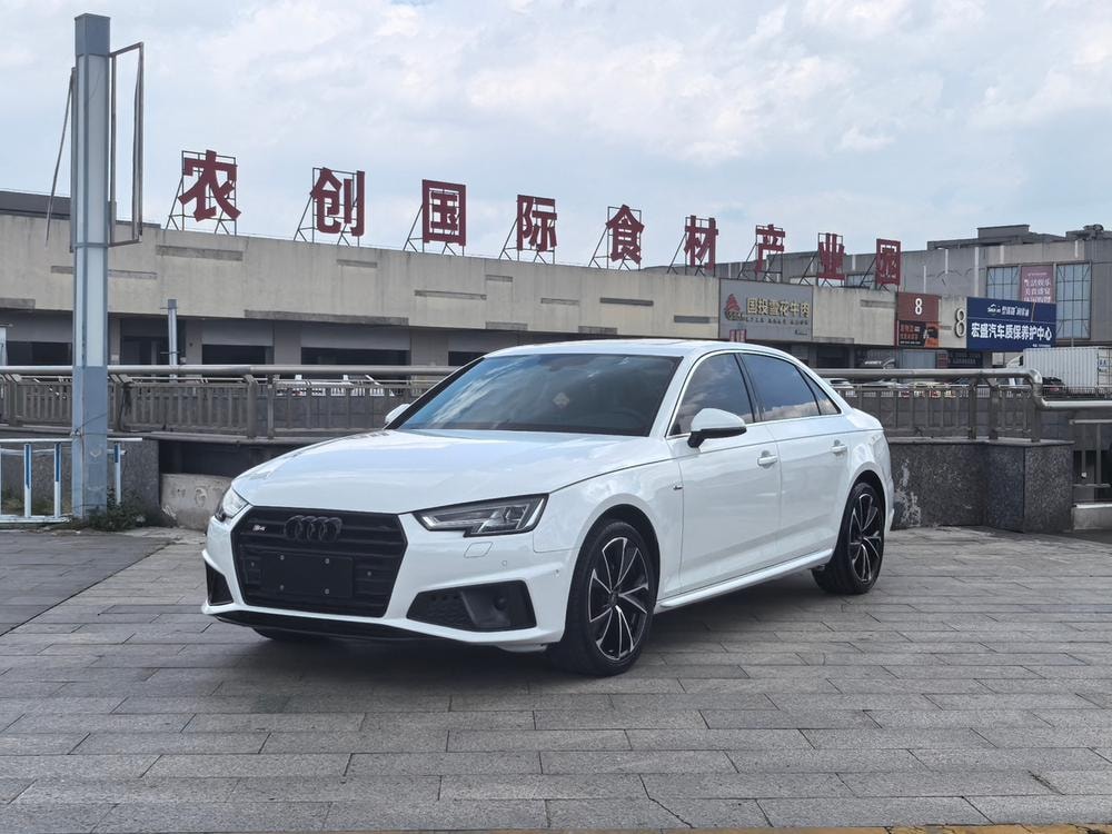 Audi A4L 2019 — фото автомобиля