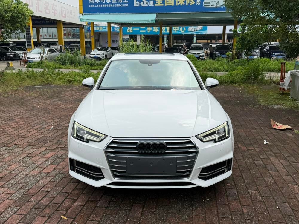 Audi A4L 2018 — фото автомобиля 1