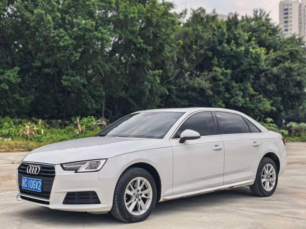 Audi A4L 2017 — фото автомобиля