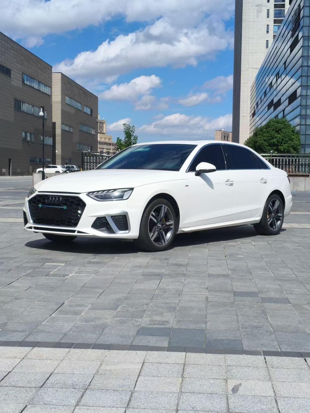 Audi A4L 2020 — фото автомобиля 1