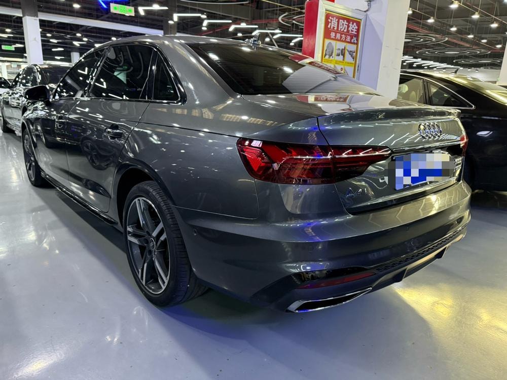 Audi A4L 2022 — фото автомобиля