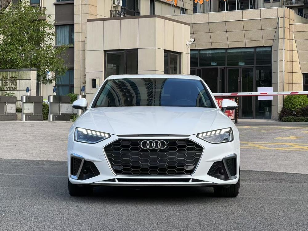 Audi A4L 2022 — фото автомобиля