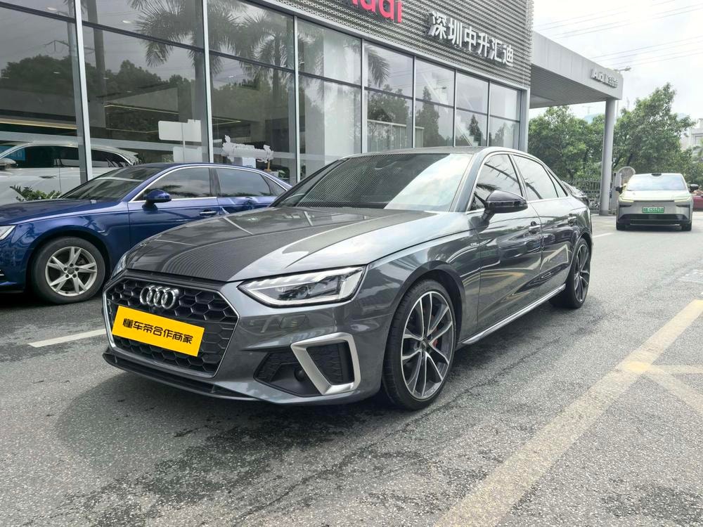 Audi A4L 2020 — фото автомобиля