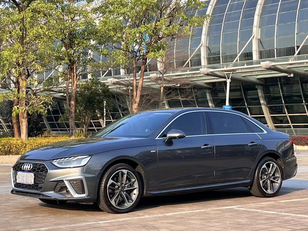 Audi A4L 2022 — фото автомобиля 1