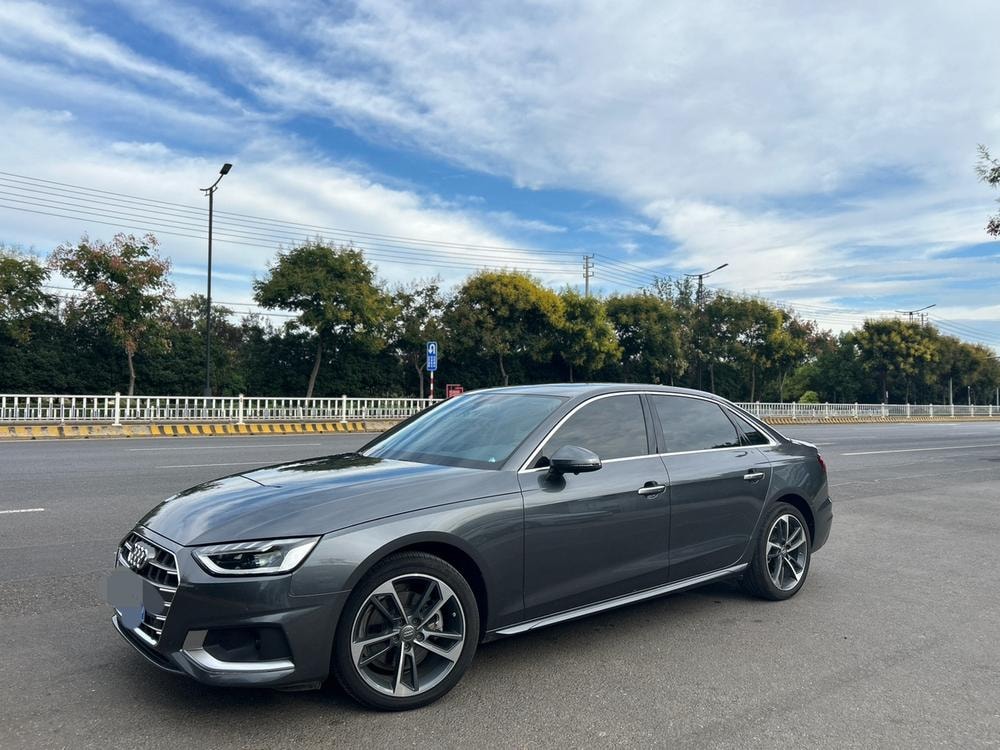 Audi A4L 2020 — фото автомобиля 1