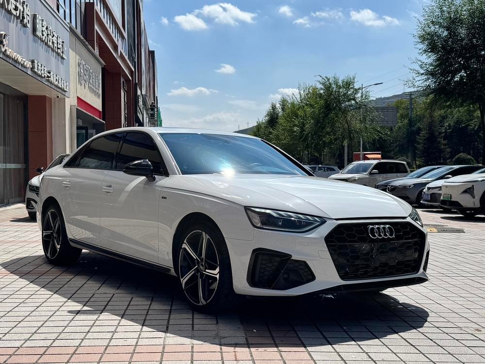 Audi A4L 2024 — фото автомобиля 1