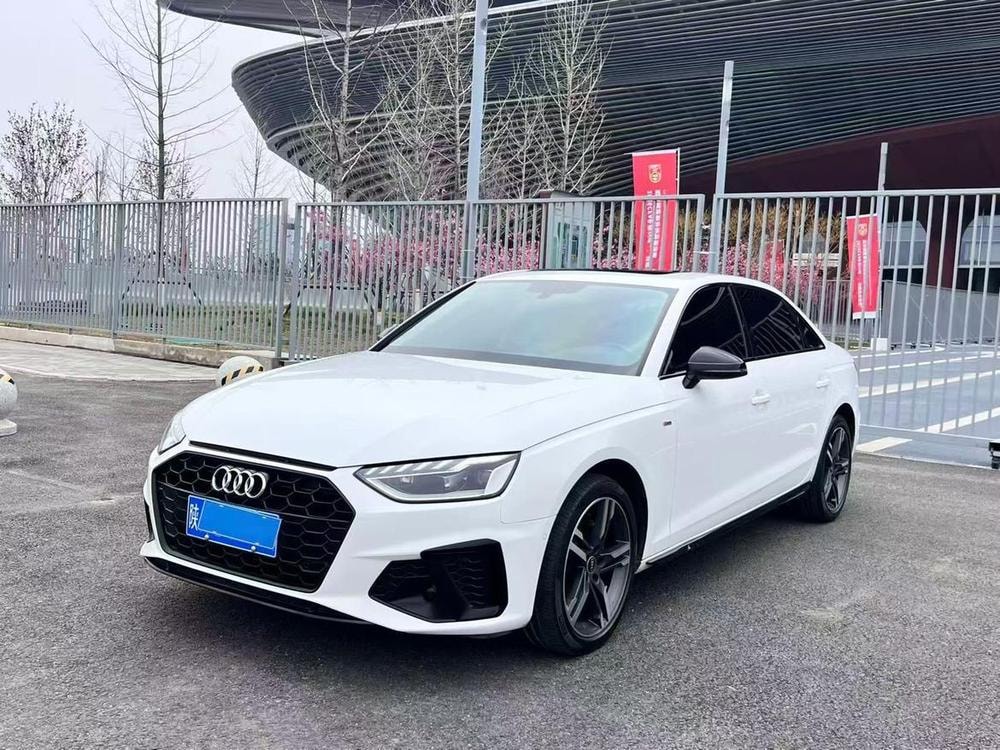 Audi A4L 2022 — фото автомобиля 1