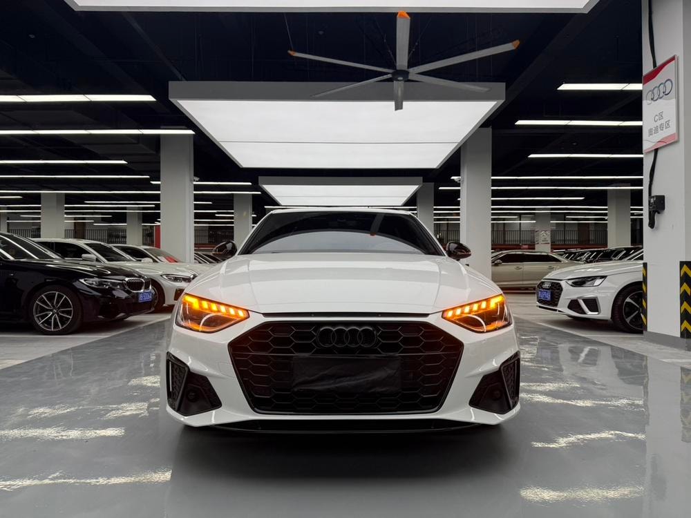 Audi A4L 2023 — фото автомобиля