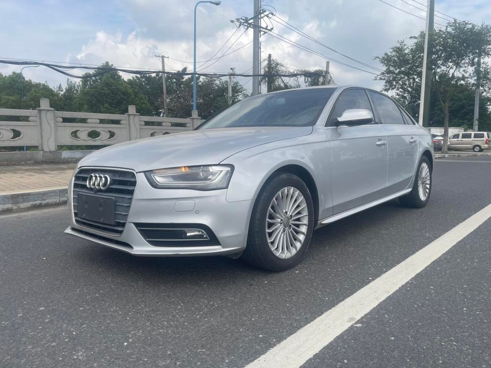 Audi A4L 2015 — фото автомобиля 1