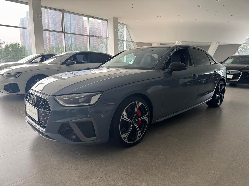 Audi A4L 2022 — фото автомобиля 1