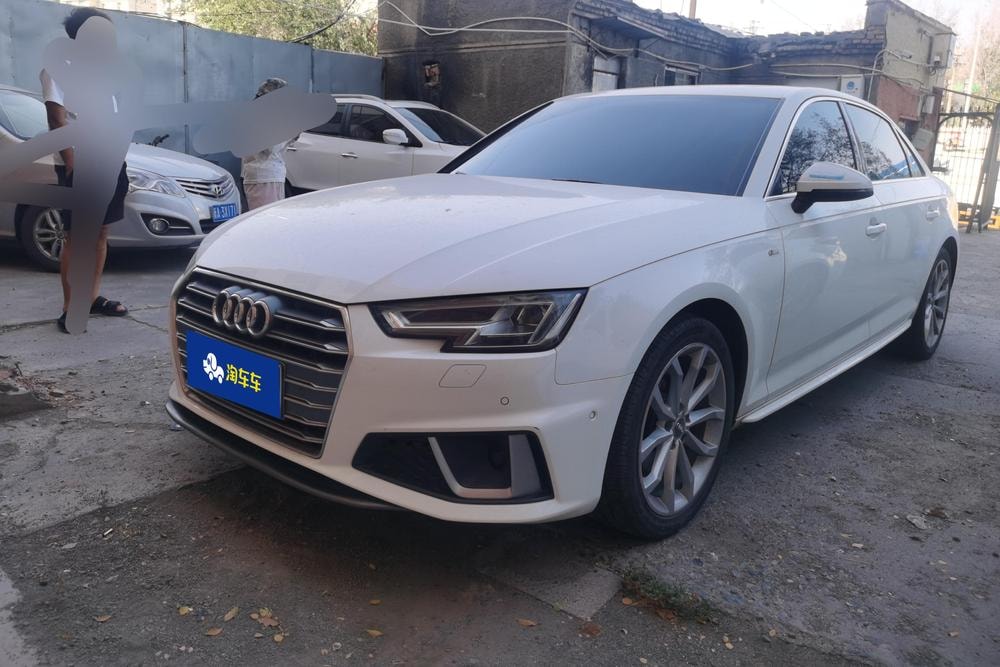 Audi A4L 2018 — фото автомобиля 1