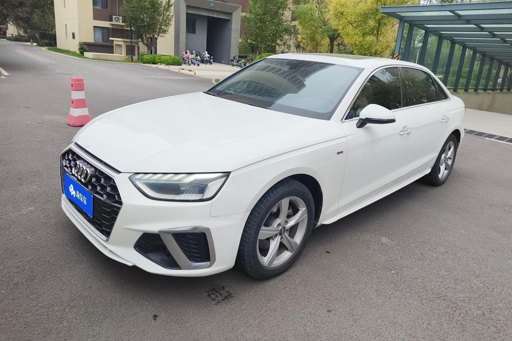 Audi A4L 2020 — фото автомобиля