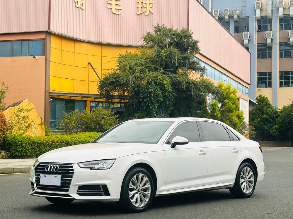 Audi A4L 2019 — фото автомобиля 1