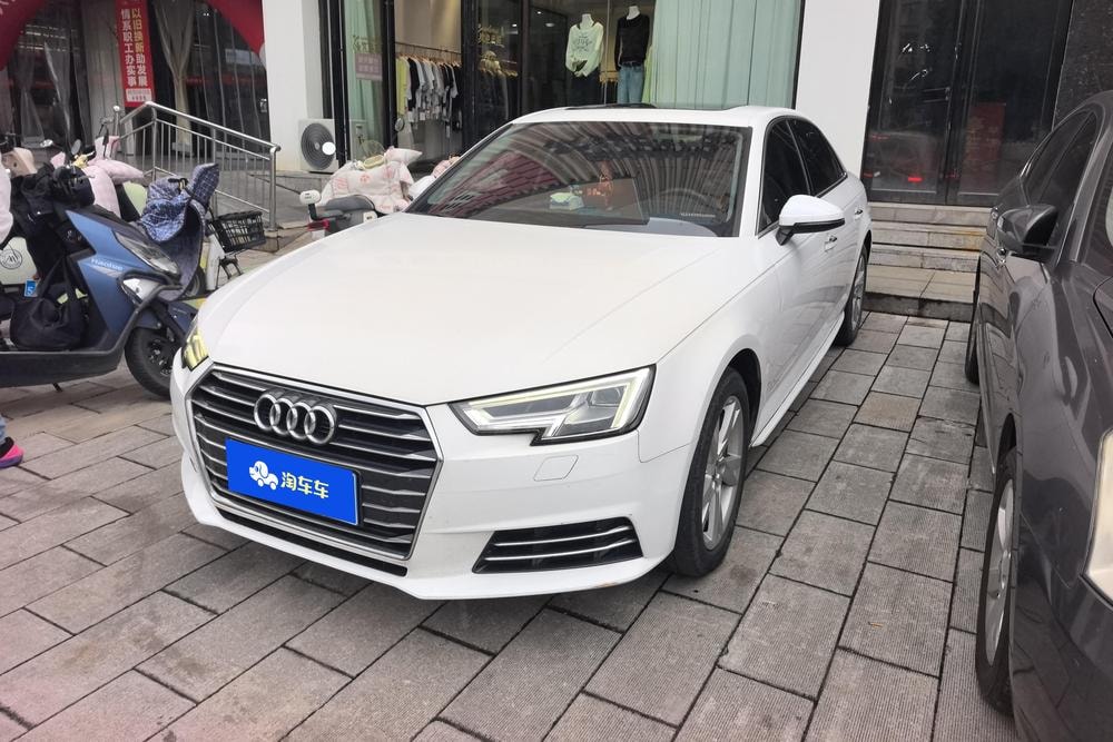 Audi A4L 2018 — фото автомобиля 1