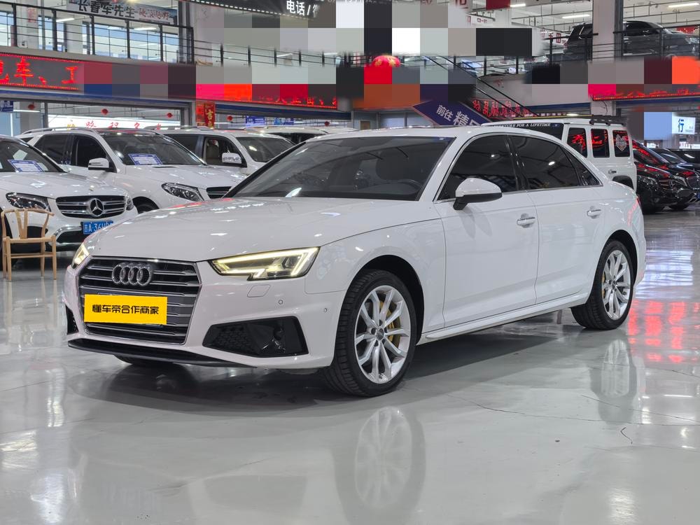Audi A4L 2018 — фото автомобиля 1