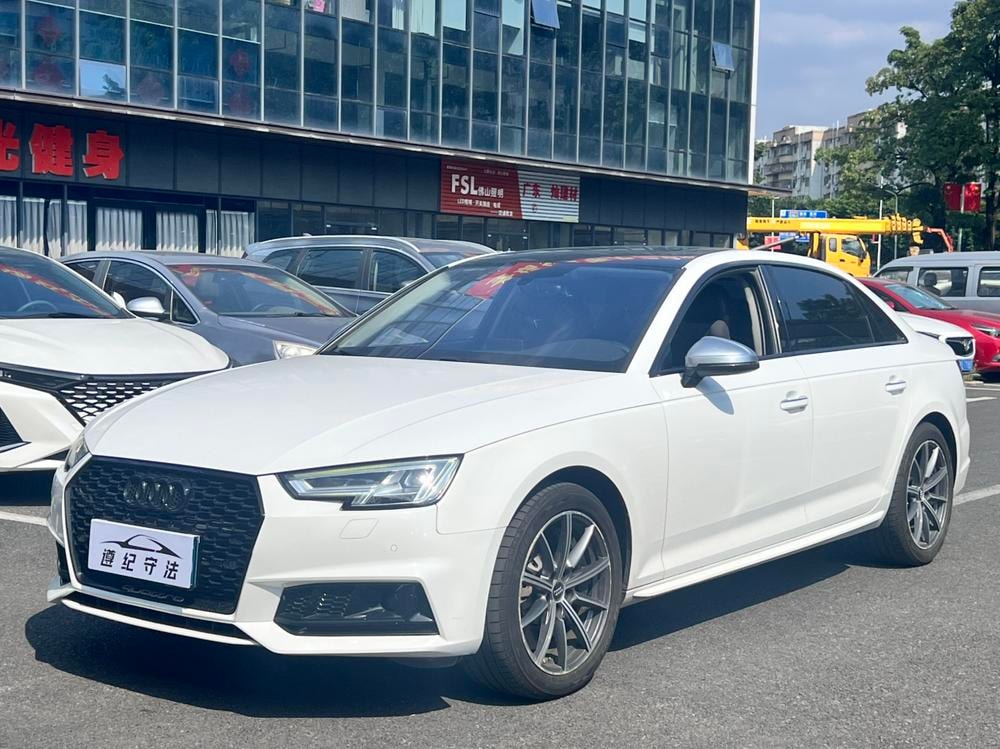 Audi A4L 2019 — фото автомобиля 1