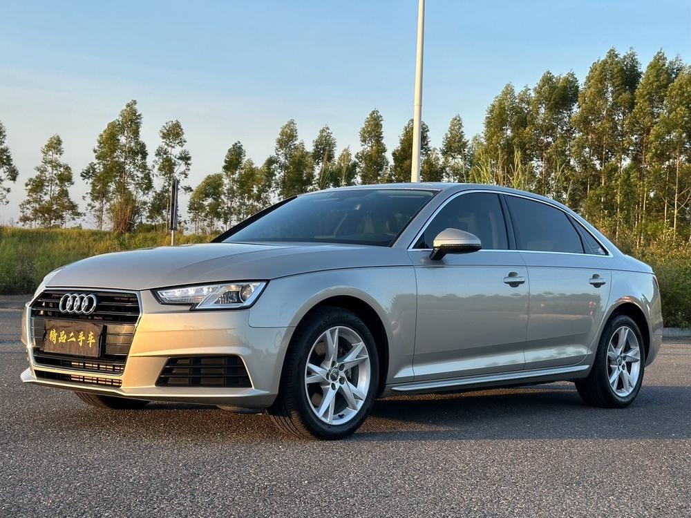 Audi A4L 2017 — фото автомобиля 1